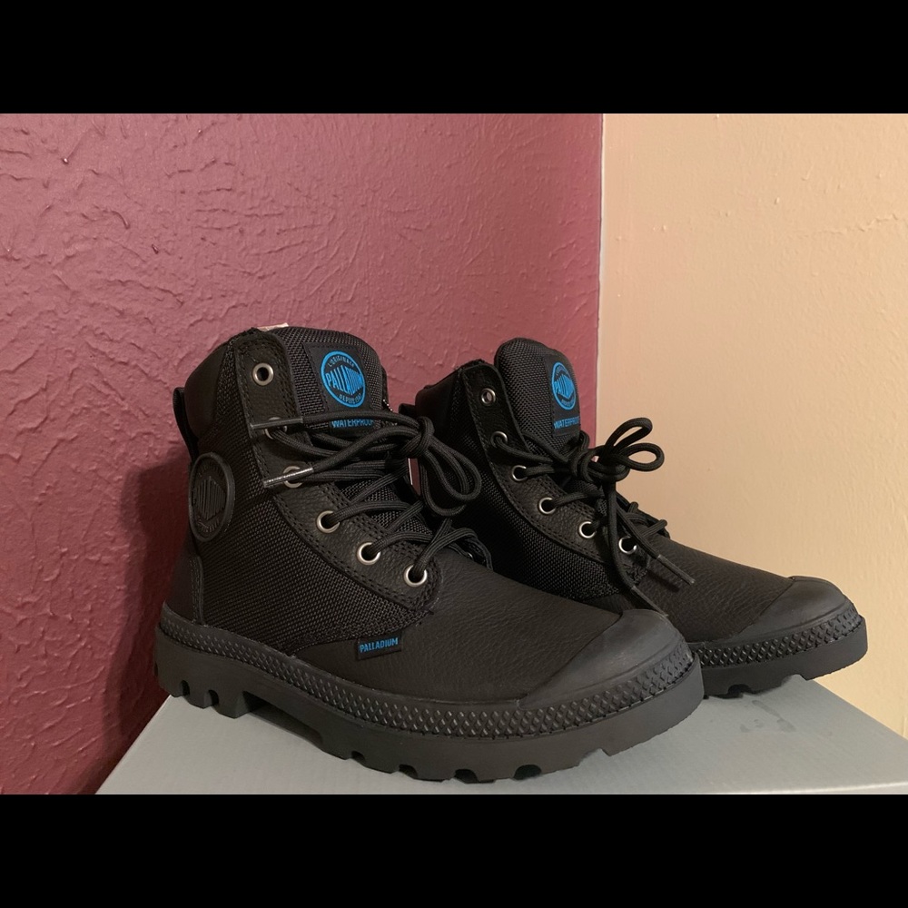 Women’s size 5.5 Palladium Pampa Sport Cuff NWT